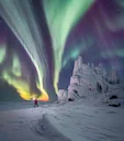 This stunning display of aurora borealis was captured by William Frohne during his adventures through Alaska.

We can’t stop staring at this photo, beautiful work 