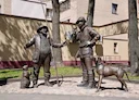 Скульптура «Встреча друзей» в Минске: бронзовый памятник к 105-летию БООР  

15 мая 2026 года в Минске открыли скульптуру «Встреча друзей» к 105-летию БООР. Охотник, рыба