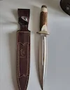Bonjour
Je me sépare de ma dague crowning neuve jamais utilisée, lame de 24cm et manche bois de cerf
Achetée 200€ vendue 150€ je prends à ma charge les frais d'envoi 
Mp 
