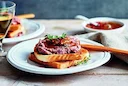 Zaječí paštika s cibulkou
Suroviny: 800 g zaječí maso vykostěné, 200 g telecí maso, 300 g slanina, 2 ks cibule, 20 g máslo, 1 ks vejce, 50 ml koňak, 1 lžička pepř drcený, Zaječí paštika s cibulkou
Suroviny: 800 g zaječí maso vykostěné, 200 g telecí maso, 300 g slanina, 2 ks cibule, 20 g máslo, 1 ks vejce, 50 ml koňak, 1 lžička pepř drcený,