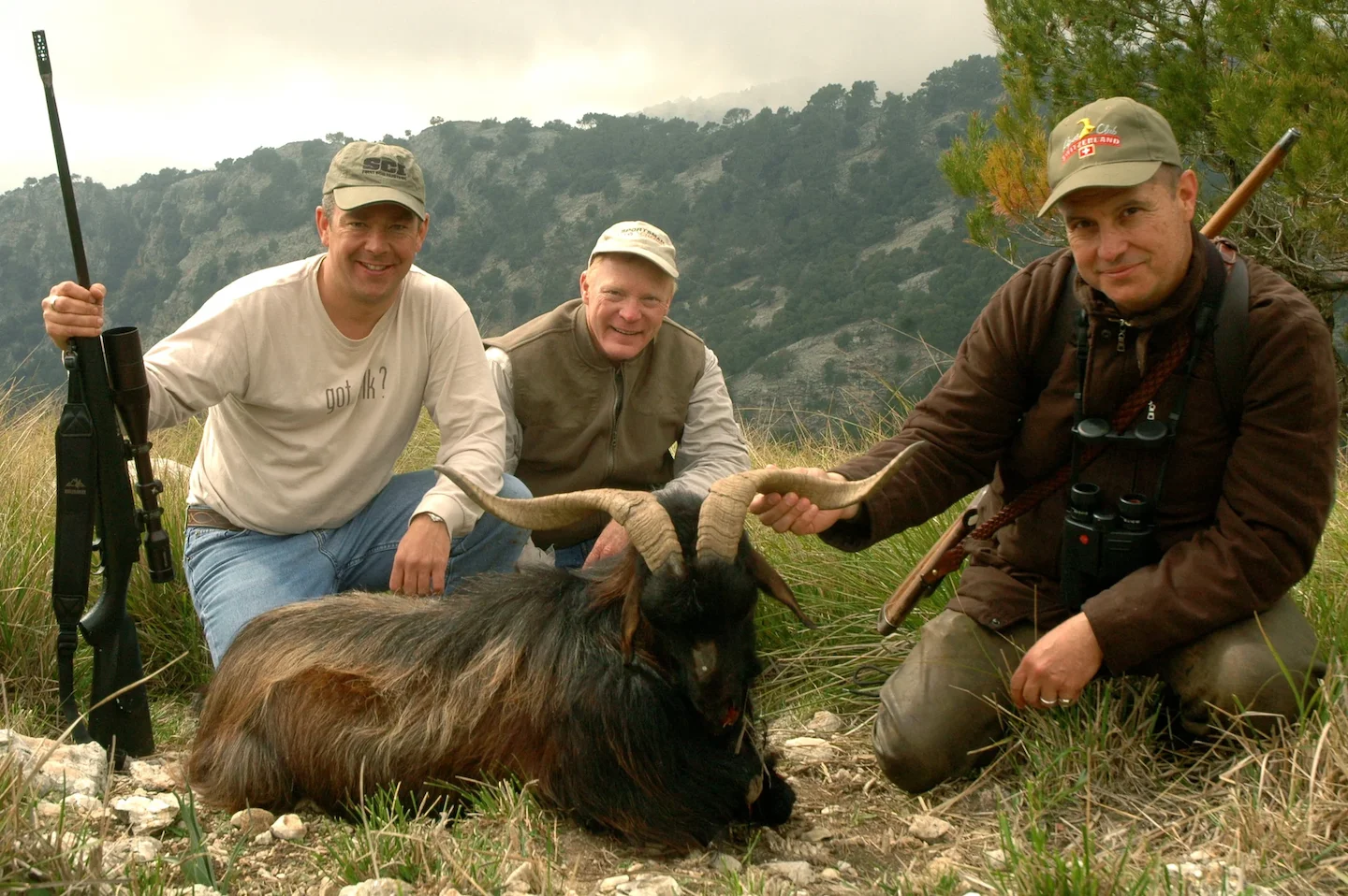Jagd im Bezirk Surselva (Kanton Graubünden), Schweiz: Merkmale, Jägerschaft, Jagdmethoden, Wildarten, Jagdzeiten, Verbän…