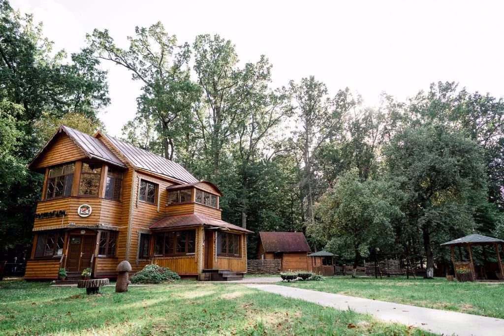Hunter House Pererov
Tourists can take advantage of the following amenities: car lot, wonderful garden, bicycle rental(additional charge), shared kitchen, convenient airp