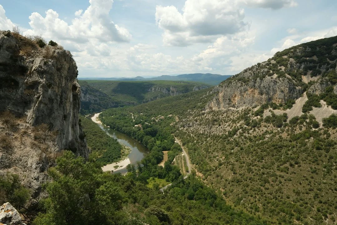 Chasse en ARDÈCHE: Saisons de chasse, espèces typiques, particularités géographiques et traditions locales

L’Ardèche, située dans le sud-est de la France, est une région