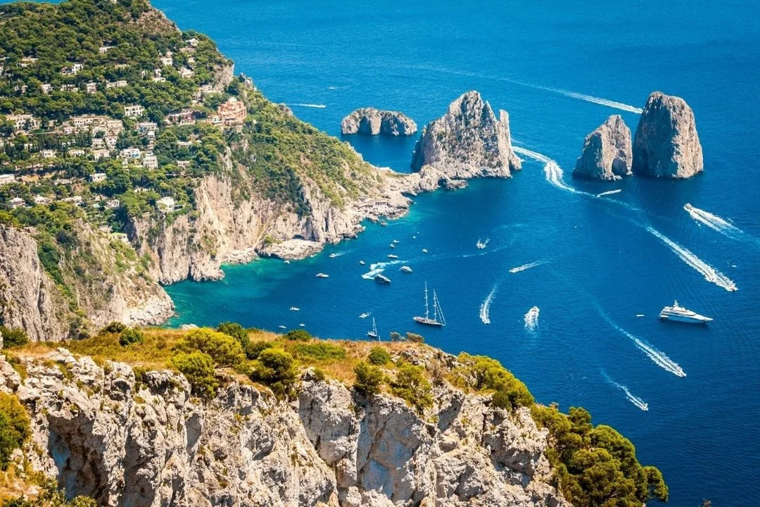 Hunting on Capri: Clubs, Laws and Legislation, Communities and Demographics. Restrictions and Opportunities in a Protected Paradise
The island of Capri , located in the