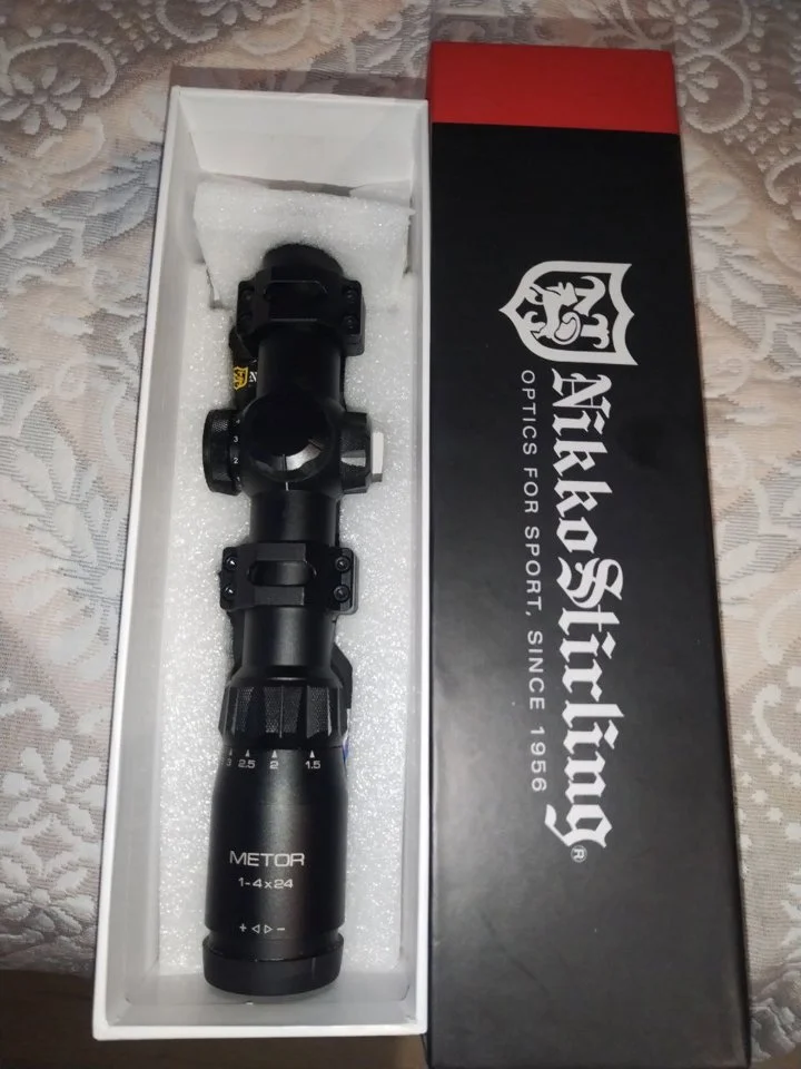 Nikko Stirling Metor 1-4×24 Illuminated Scope (Green/Red) with Weaver Rail and Quick-Release Rings Review
Pros Nikko Stirling Metor:
Versatile Magnification Range (1-4