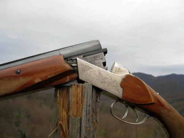 Puška TOZ - 34 je legendarna dvocijevna lovačka puška s vertikalnim rasporedom trupa, koju proizvodi Tulska tvornica oružja više od 50 godina. Tijekom tih godina proizved