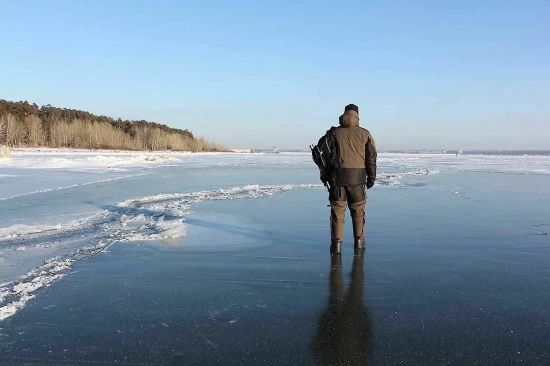 Life-Savers’ Urgent Warning After Multiple Ice Break-Throughs: “You Have No Chance”