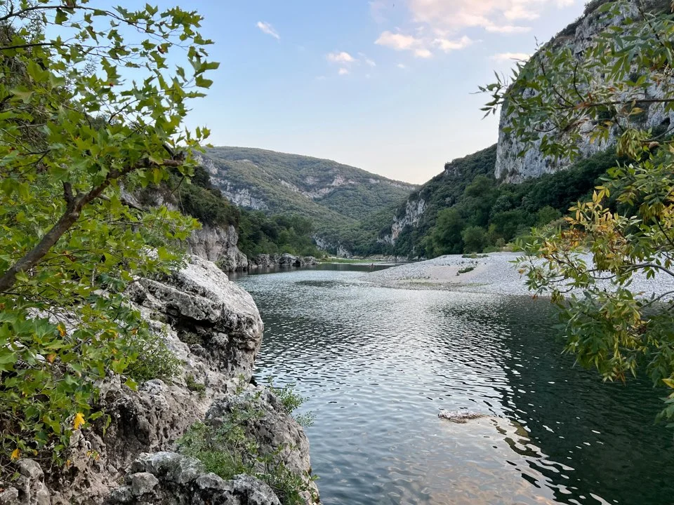 L’Univers de la Chasse en DORDOGNE: Nature sauvage, démographie des chasseurs, saisons de chasse et patrimoine culturel

La Dordogne, cœur du Périgord, est une destinatio