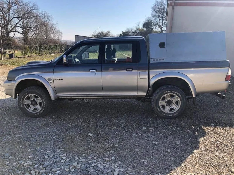 Vend l200 k74 de 2005
176000km
115cv
Revision faite au garage mitsubishi
Clim automatique
Vitre électrique
Caisse à chien vendu avec ou sans
