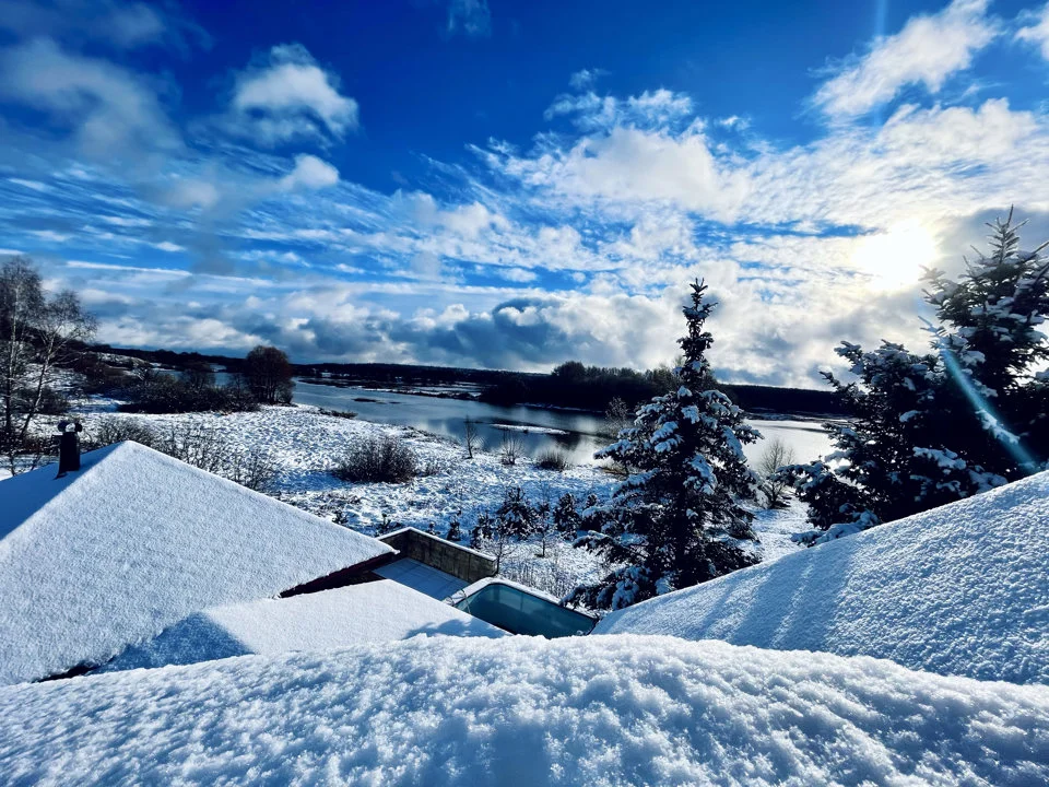 Last night, while animals were sleeping  beneath rustling golden leaves, winter arrived—softly, silently, and without warning. Just yesterday evening, we drifted off surr